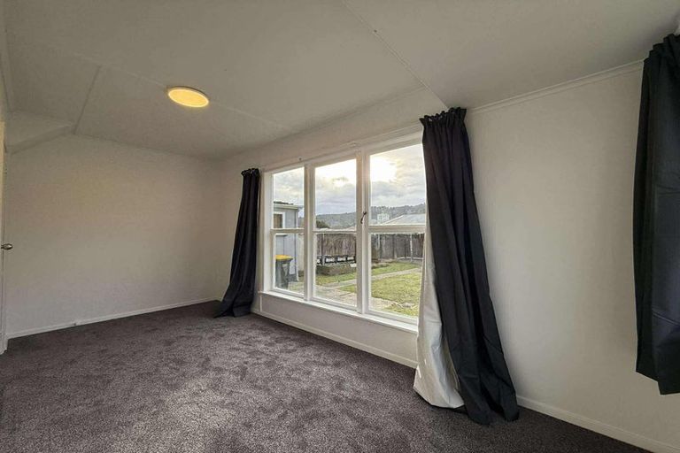 Photo of property in 11 Wainhouse Street, Stokes Valley, Lower Hutt, 5019