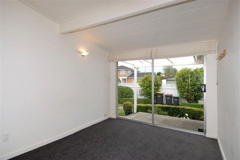 Photo of property in 23 Rosedale Place, Avonhead, Christchurch, 8042