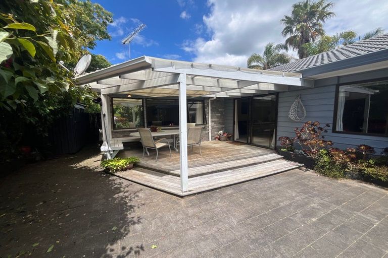 Photo of property in 15 Pinewood Grove, Botany Downs, Auckland, 2010