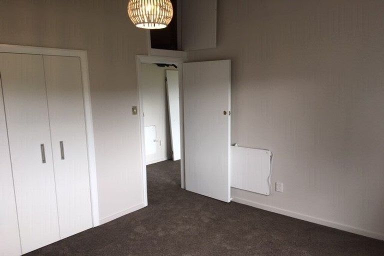 Photo of property in 37 Singers Road, Korokoro, Lower Hutt, 5012