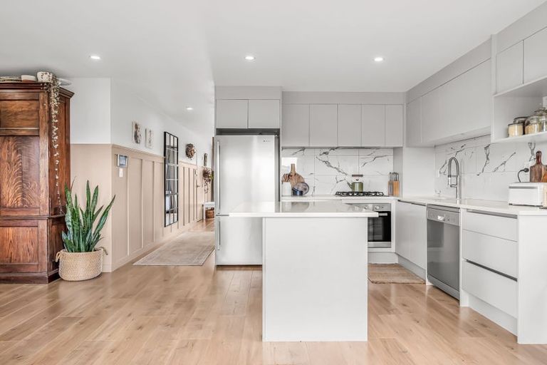 Photo of property in 1 Nga Waka Place, Mangere, Auckland, 2022
