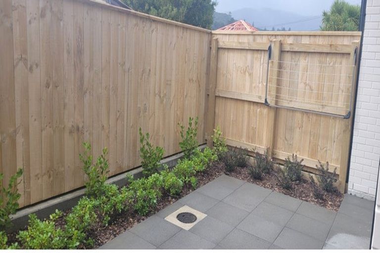 Photo of property in 11/27 Main Road, Wainuiomata, Lower Hutt, 5014