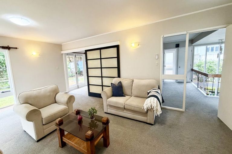 Photo of property in 19 Mappin Place, Chatswood, Auckland, 0626