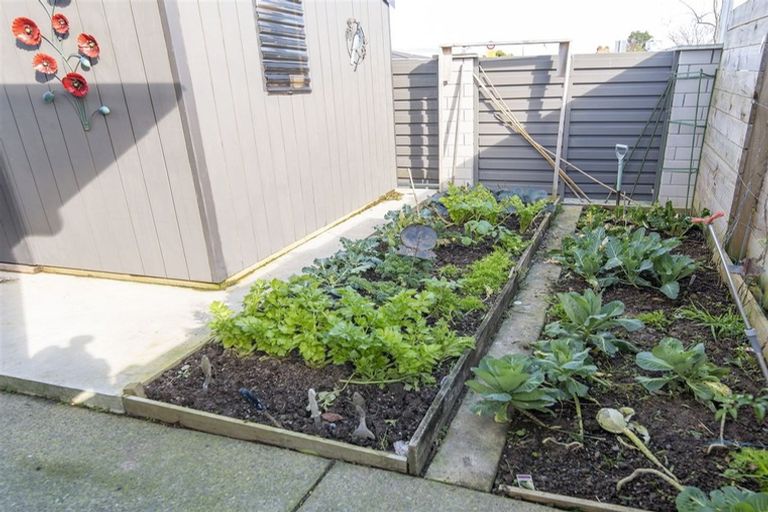 Photo of property in 1 Fairfield Road, Levin, 5510