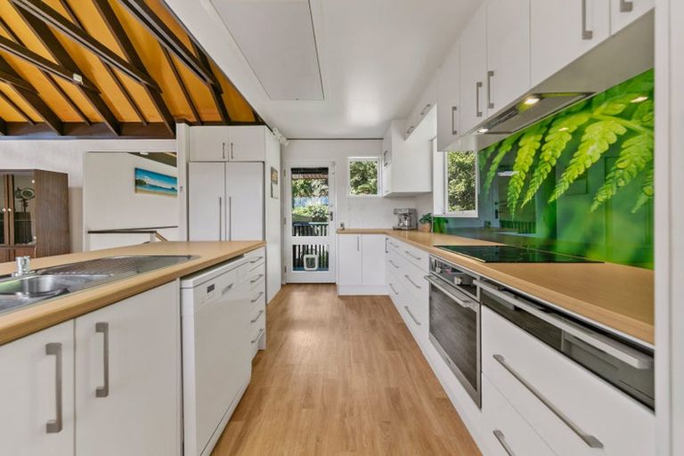 Photo of property in 37 Autumn Avenue, Glen Eden, Auckland, 0602