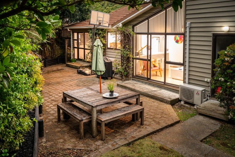 Photo of property in 80 Amapur Drive, Khandallah, Wellington, 6035