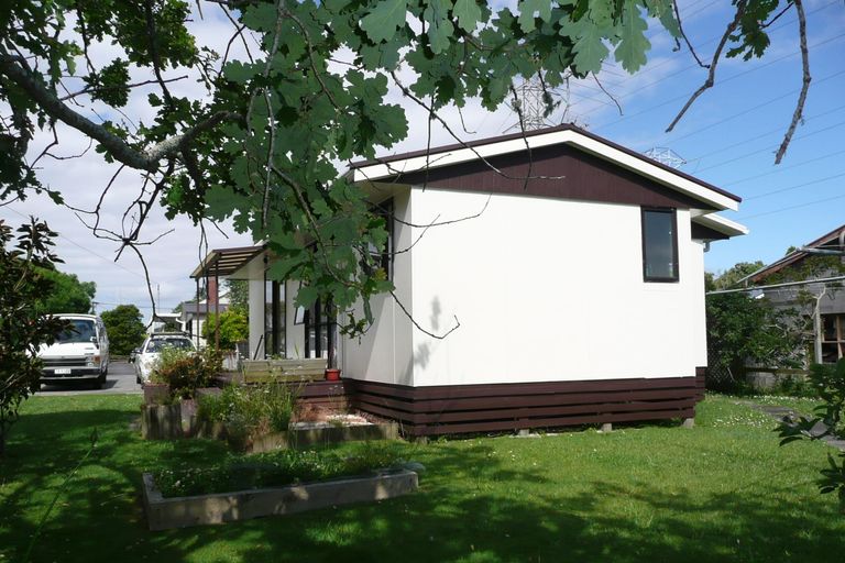 Photo of property in 48 Queen Mary Avenue, New Lynn, Auckland, 0600