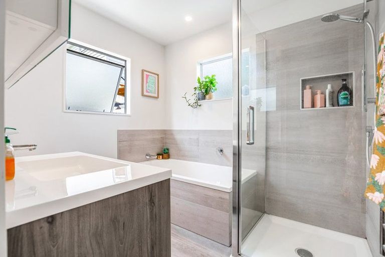 Photo of property in 3/27 Northall Road, New Lynn, Auckland, 0600