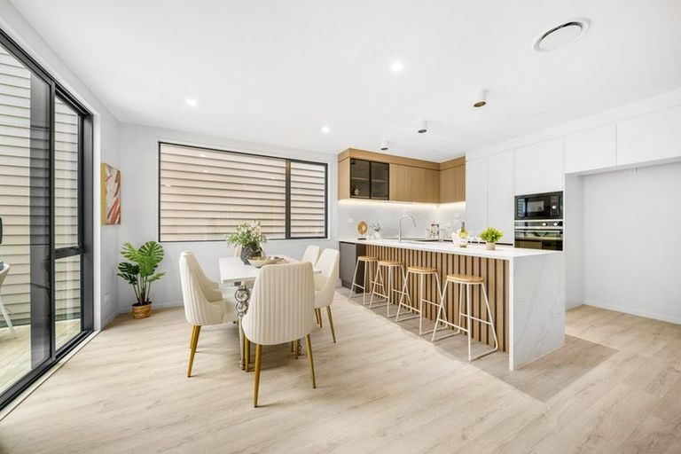 Photo of property in 102b Te Oneroa Way, Long Bay, Auckland, 0630