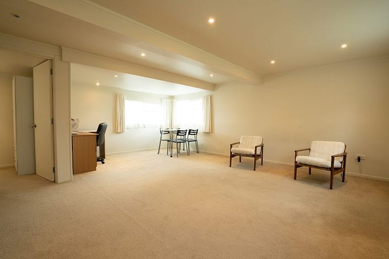Photo of property in 18 Lavelle Road, Henderson, Auckland, 0612