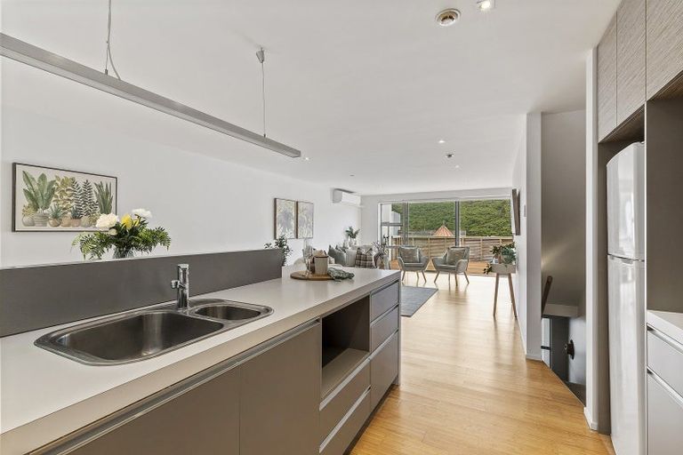 Photo of property in 17 Saddleback Grove, Karori, Wellington, 6012