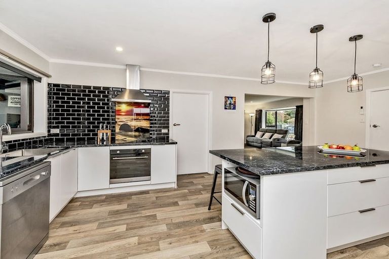 Photo of property in 194 Springs Road, Hornby, Christchurch, 8042