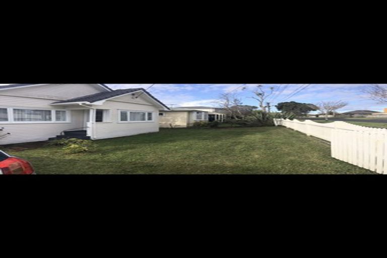 Photo of property in 52 Beach Haven Road, Beach Haven, Auckland, 0626