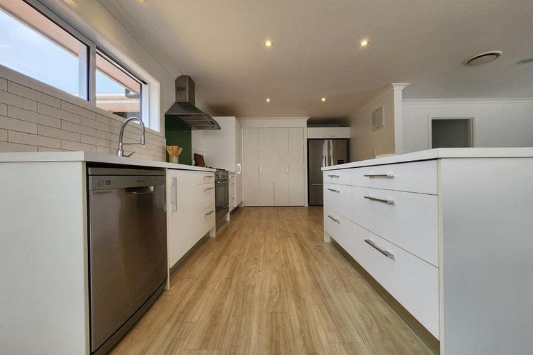 Photo of property in 8 Hussey Street, Oakura, 4314