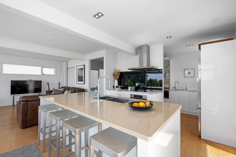 Photo of property in 24 Bridge View Road, Birkenhead, Auckland, 0626