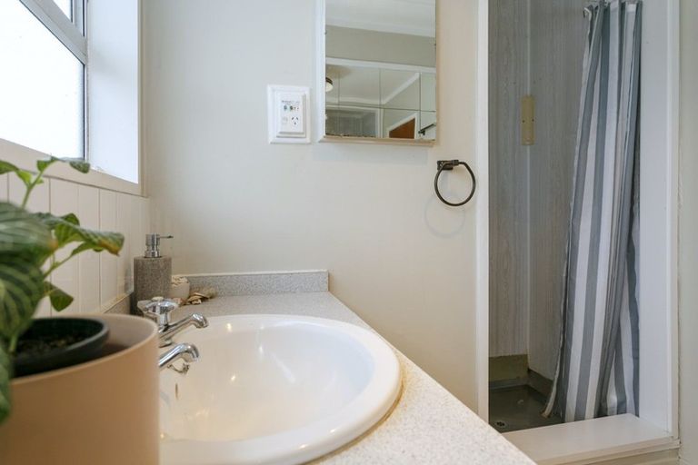 Photo of property in 4 Kereru Street, Two Mile Bay, Taupo, 3330