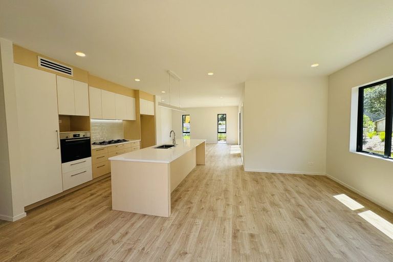 Photo of property in 72 Arran Drive, Orewa, 0931