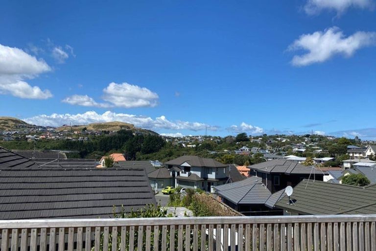 Photo of property in 3b Hillview Crescent, Paparangi, Wellington, 6037