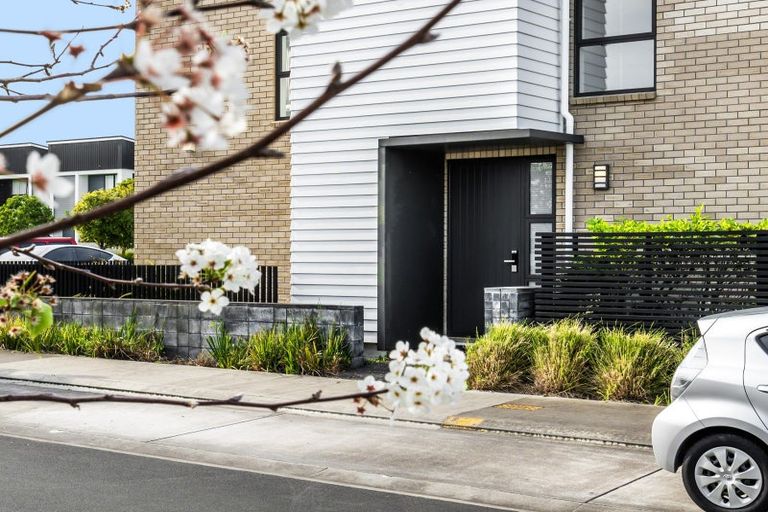 Photo of property in 16 Rangihina Road, Hobsonville, Auckland, 0616