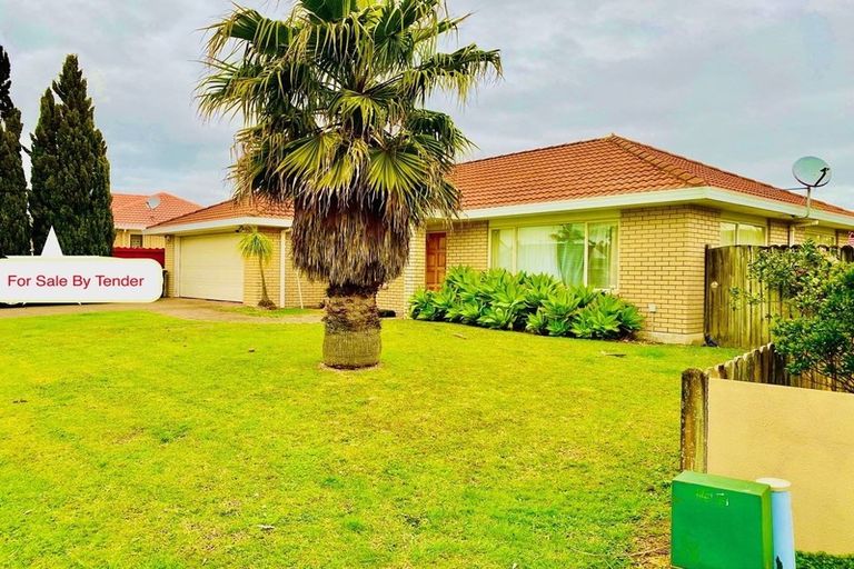 Photo of property in 3 Maghera Drive, East Tamaki Heights, Auckland, 2016