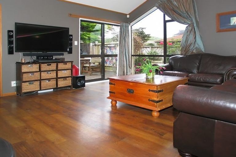 Photo of property in 32 Burbank Crescent, Churton Park, Wellington, 6037