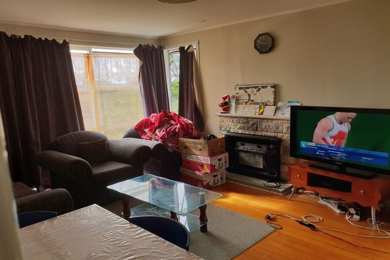 Photo of property in 19 Paton Avenue, Te Atatu South, Auckland, 0610