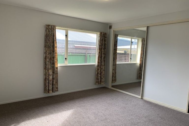 Photo of property in 15 Memorial Avenue, Ilam, Christchurch, 8053