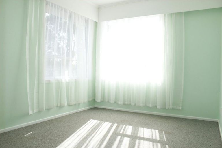 Photo of property in 14 Lilburn Crescent, Massey, Auckland, 0614