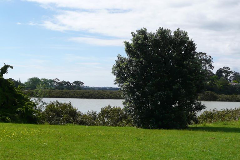 Photo of property in 48 Queen Mary Avenue, New Lynn, Auckland, 0600