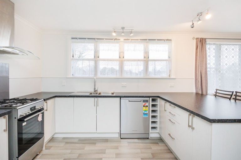 Photo of property in 35 Wilson Crescent, Highbury, Palmerston North, 4412