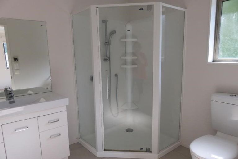 Photo of property in 15 Wantwood Grove, Churton Park, Wellington, 6037