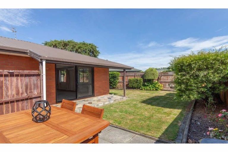Photo of property in 2/25 Wainoni Road, Wainoni, Christchurch, 8061