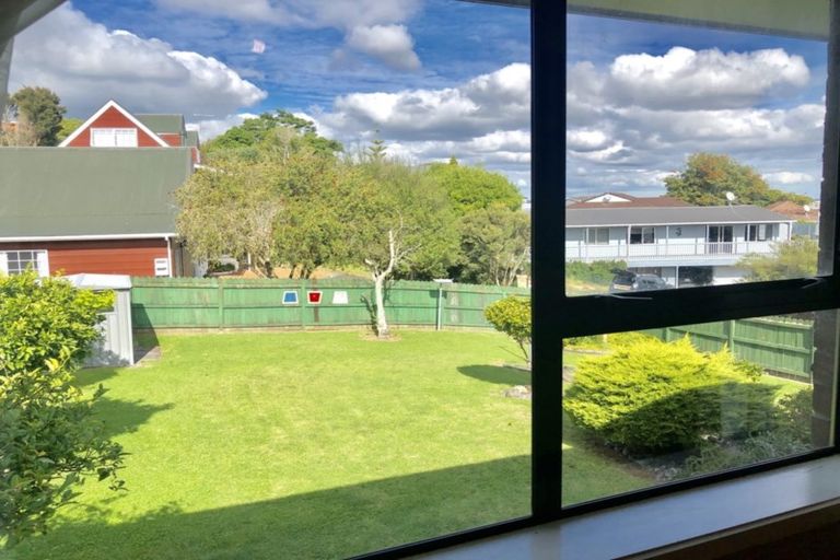 Photo of property in 14 Gwenand Place, Botany Downs, Auckland, 2010
