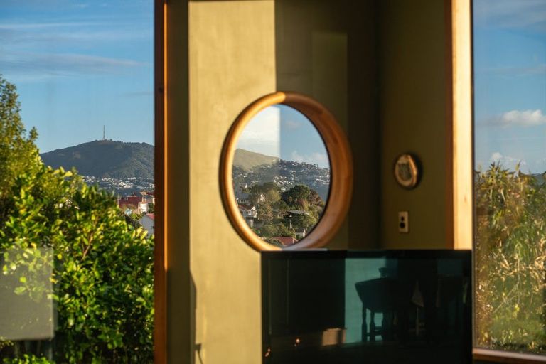 Photo of property in 142 Grafton Road, Roseneath, Wellington, 6011