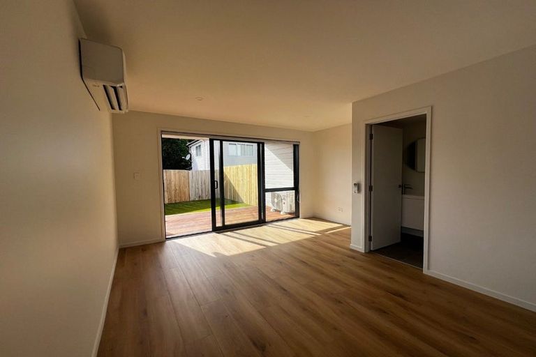 Photo of property in 21 Divich Avenue, Te Atatu South, Auckland, 0610