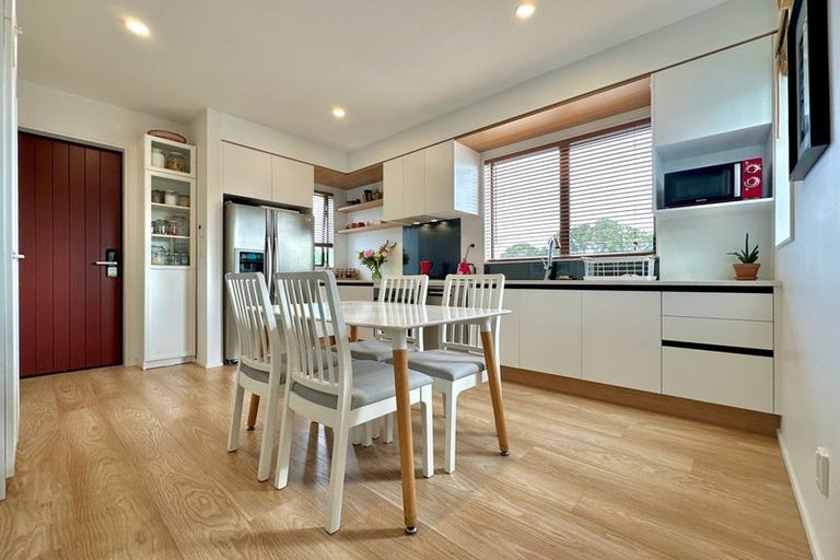 Photo of property in 1/4 Edgerton Road, Te Atatu Peninsula, Auckland, 0610