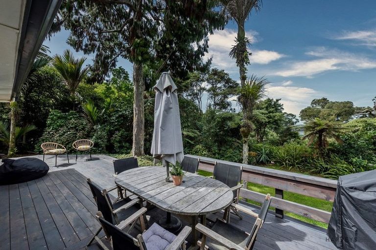 Photo of property in 282 Shaw Road, Titirangi, Auckland, 0604