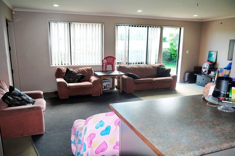Photo of property in 33 Plumley Crescent, Mangere, Auckland, 2022
