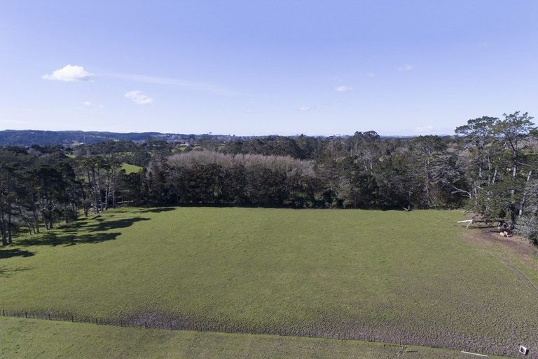 Photo of property in 43 Motu Road, Kumeu, 0891