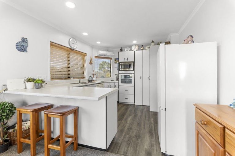 Photo of property in 9 Chatswood Grove, Fitzroy, New Plymouth, 4312