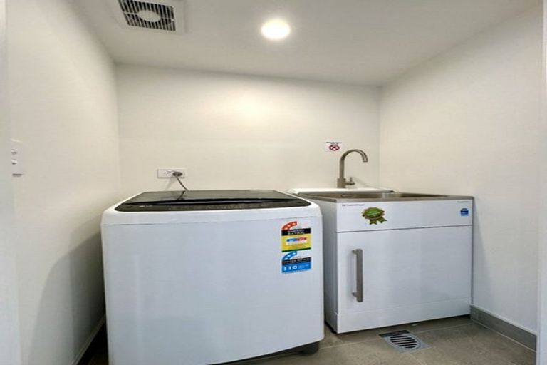 Photo of property in 6/60 Kemp Road, Massey, Auckland, 0614