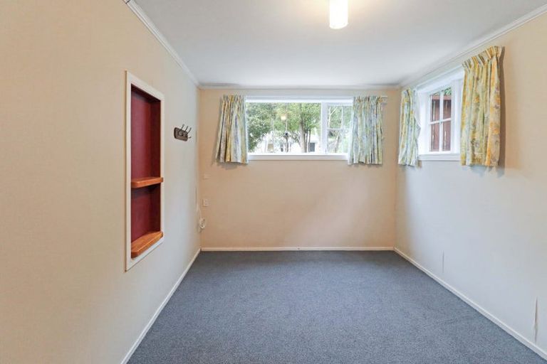 Photo of property in 17 Holmes Grove, Naenae, Lower Hutt, 5011