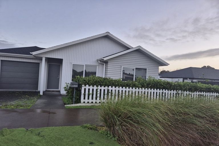 Photo of property in 5 Siren Street, Wainui, 0932