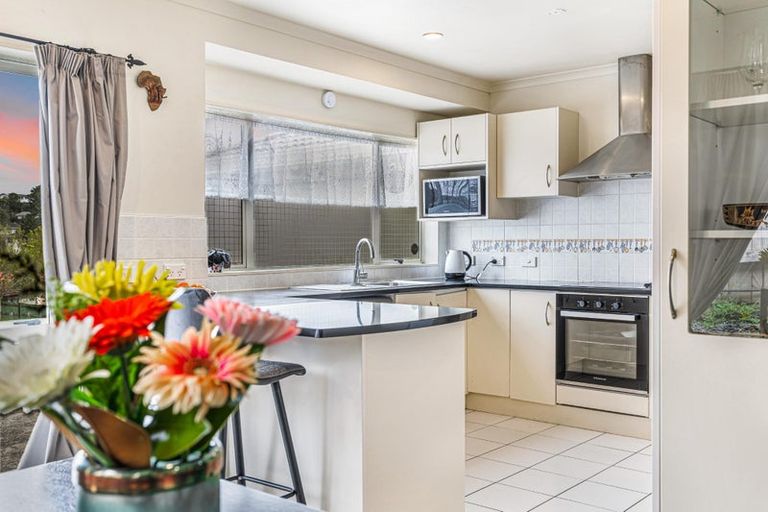 Photo of property in 29 Killygordon Place, Massey, Auckland, 0614