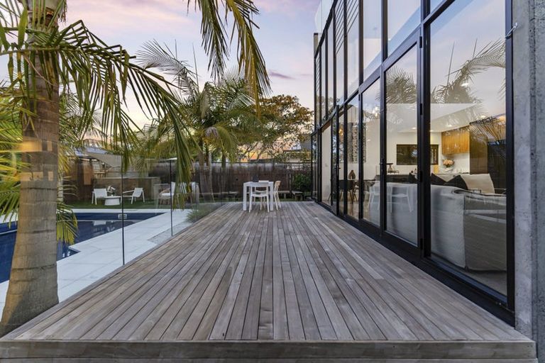 Photo of property in 4 Halyard Place, Te Atatu Peninsula, Auckland, 0610