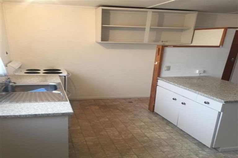 Photo of property in 73-73a Stewart Drive, Newlands, Wellington, 6037