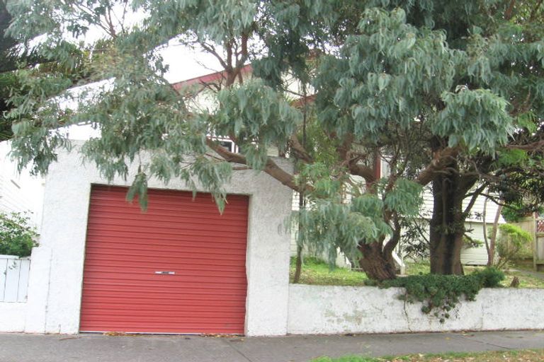 Photo of property in 45 Palm Avenue, Lyall Bay, Wellington, 6022