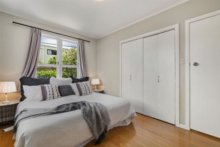 Photo of property in 1/24 Lyttelton Avenue, Forrest Hill, Auckland, 0620