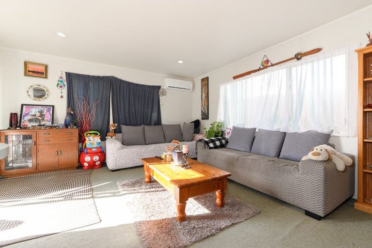 Photo of property in 60 Hewlett Road, Massey, Auckland, 0614