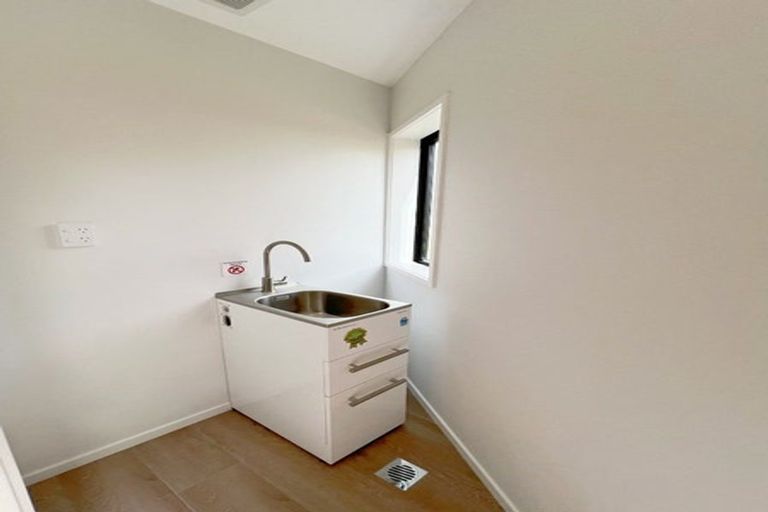 Photo of property in 18 Whati Lane, Henderson, Auckland, 0612